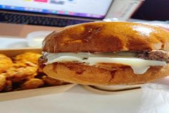 和平精英鸡腿辅助怎么样（和平精英鸡腿辅助要怎么用）